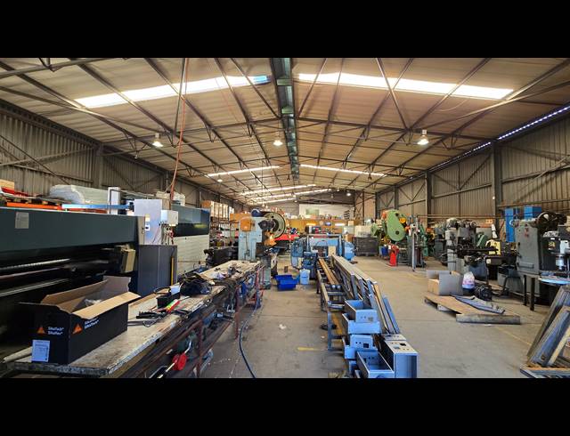 1,535M² WAREHOUSE TO LET IN SPARTAN